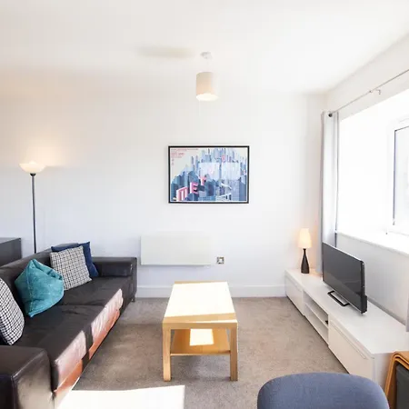 Entire 1 Bed - No. 45 - Free Parking - The Cosy Collection Ltd Apartment *