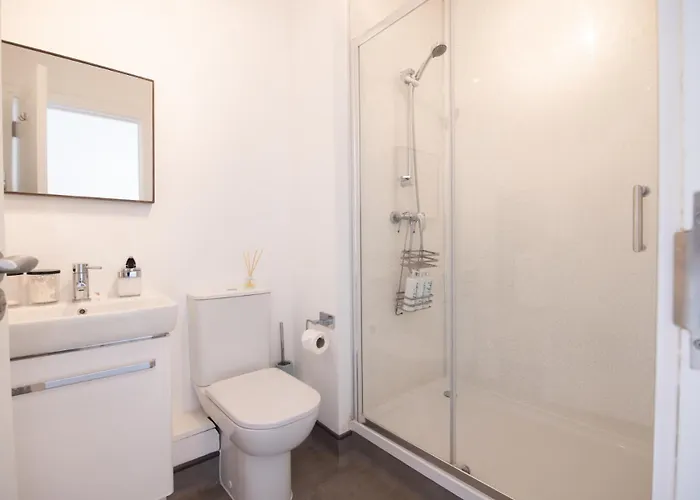 Entire 2 Bed - Free Parking - 45 - The Cosy Collection *